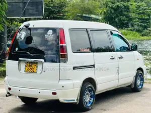 Toyota Noah KR42 2003 Van (Used)