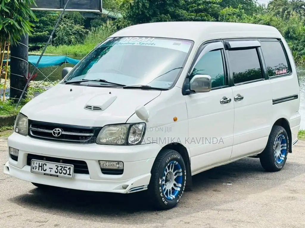 Toyota Noah KR42 2003 Van (Used)
