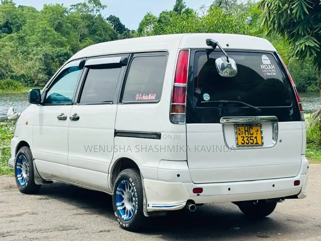 Toyota Noah KR42 2003 Van (Used)
