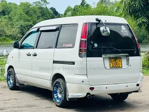 Toyota Noah KR42 2003 Van (Used)