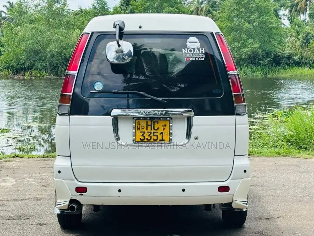Toyota Noah KR42 2003 Van (Used)