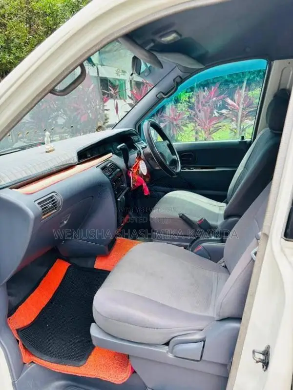 Toyota Noah KR42 2003 Van (Used)