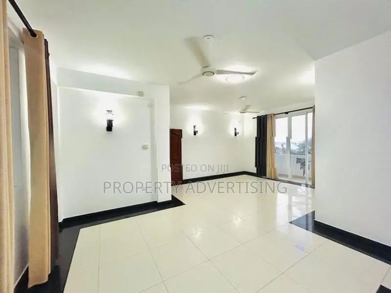 Mount Lavinia 🚨URGENT SALE: 3-Bedroom Apartment