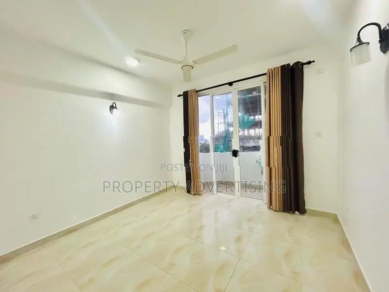 Mount Lavinia 🚨URGENT SALE: 3-Bedroom Apartment