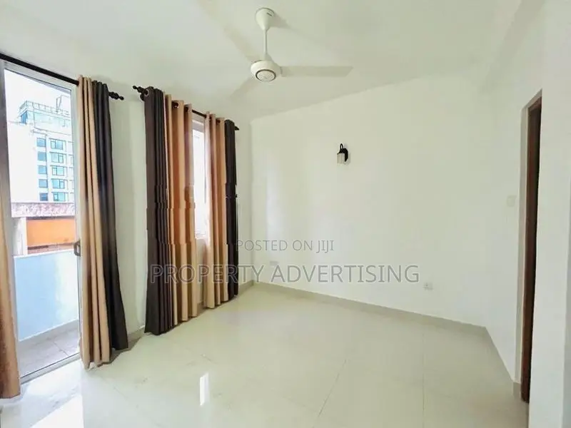 Mount Lavinia 🚨URGENT SALE: 3-Bedroom Apartment