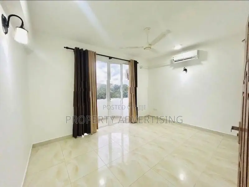 Mount Lavinia 🚨URGENT SALE: 3-Bedroom Apartment