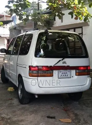 Nissan Serena 1999
