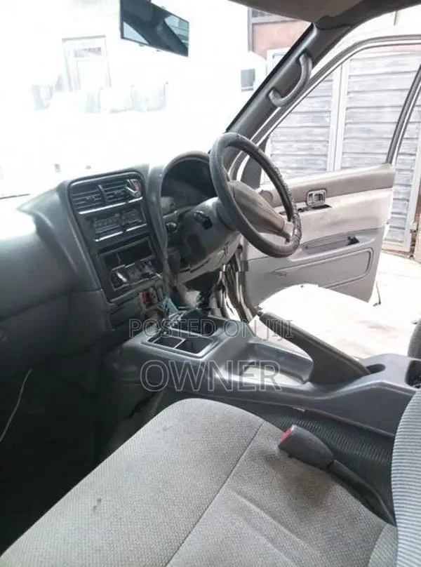 Nissan Serena 1999