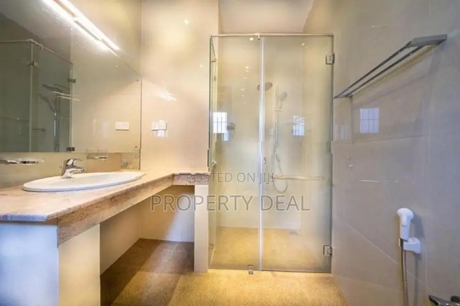 Luxury 4 Bedrooms House for Sale in Thalangama - PDH81