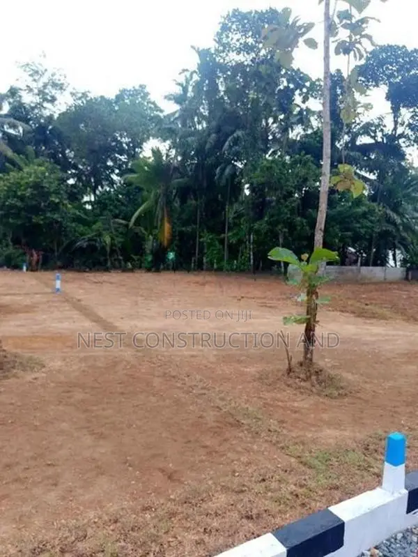 Land For Sale 120 Bus Route Near Kubuka Filling Station In Polgasowita