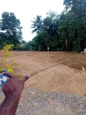 Land For Sale 120 Bus Route Near Kubuka Filling Station In Polgasowita
