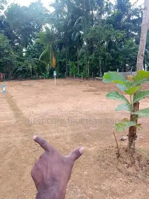 Land For Sale 120 Bus Route Near Kubuka Filling Station In Polgasowita