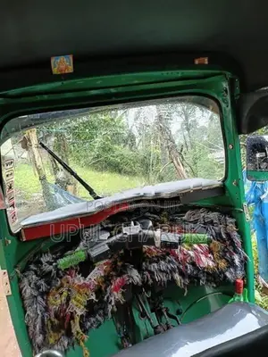 Bajaj RE 2011