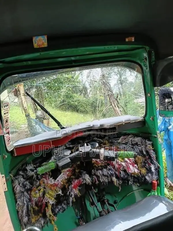 Bajaj RE 2011