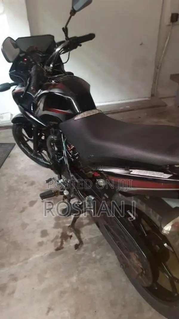 Bajaj Discover 150F 2015