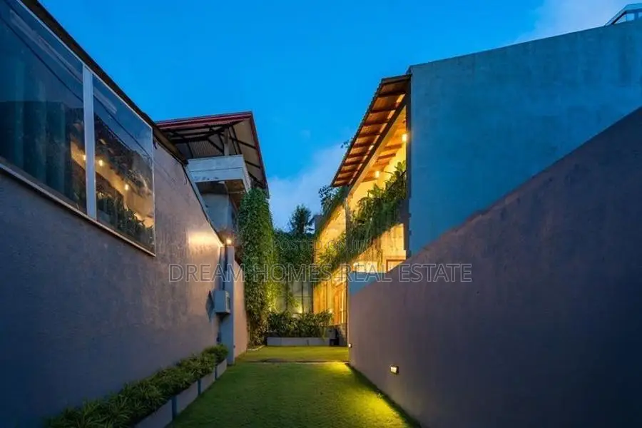 Super Luxury House For Sale – Battaramulla, Koswaththa