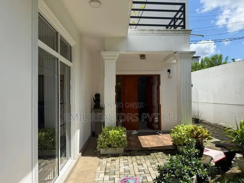 6-Bedroom Semi-Furnished House for Rent – Malabe (EM021PV)