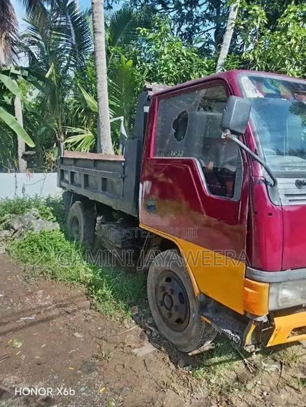 Mitsubishi Canter 1985