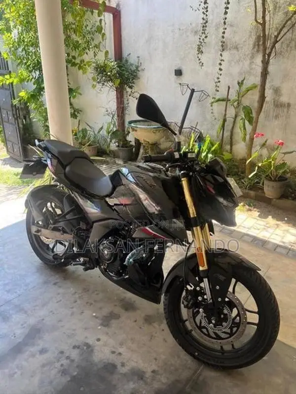 Bajaj Pulsar N160 Premium 2026