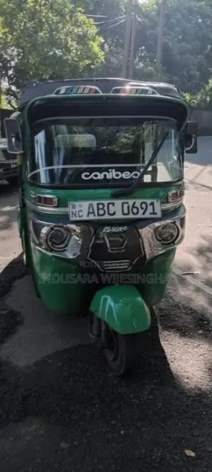 Bajaj RE 2015