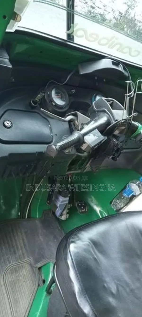 Bajaj RE 2015