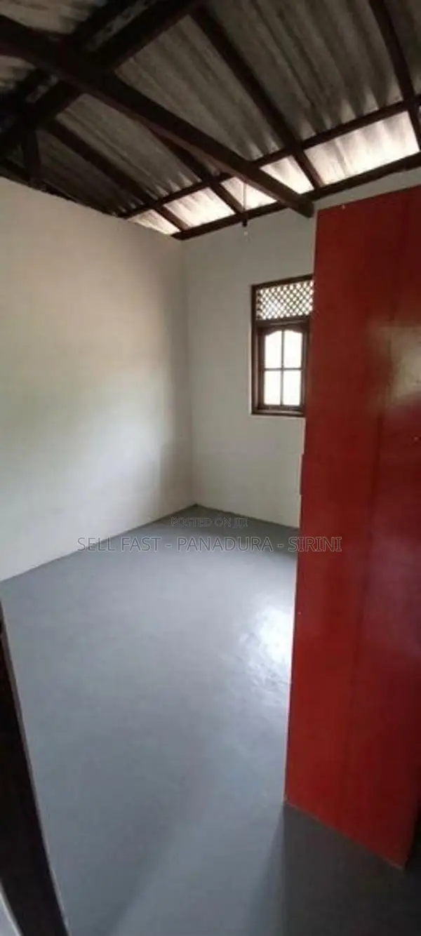 House With 14 P Land In Panadura - Thanthirimulla