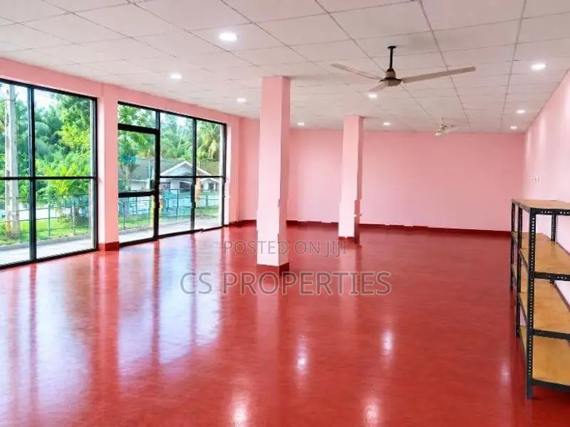 Facing Bandaragama Kaluthara Road Bulding For Sale
