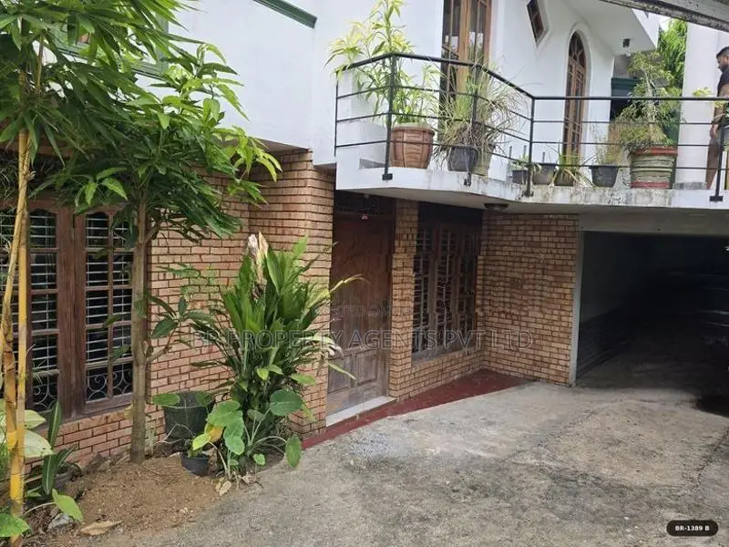 Three Story House For Sale In Koswatta, Battaramulla