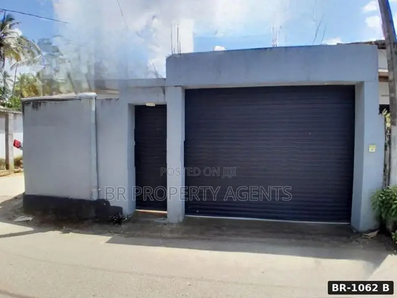 Single Story House for Sale in Wellampitiya