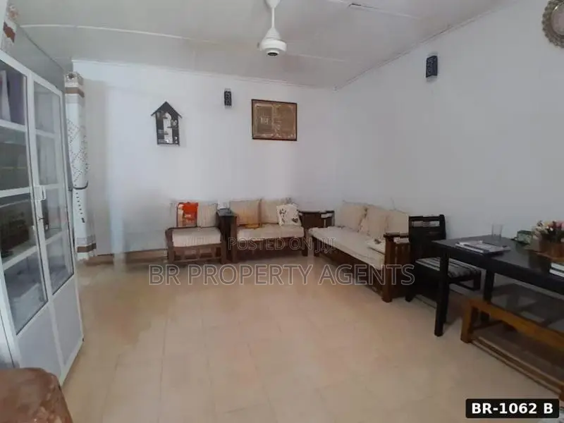 Single Story House for Sale in Wellampitiya