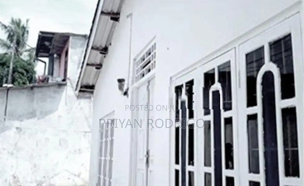 Wellampitiya 09 Perches of Land with an Old House For Sale