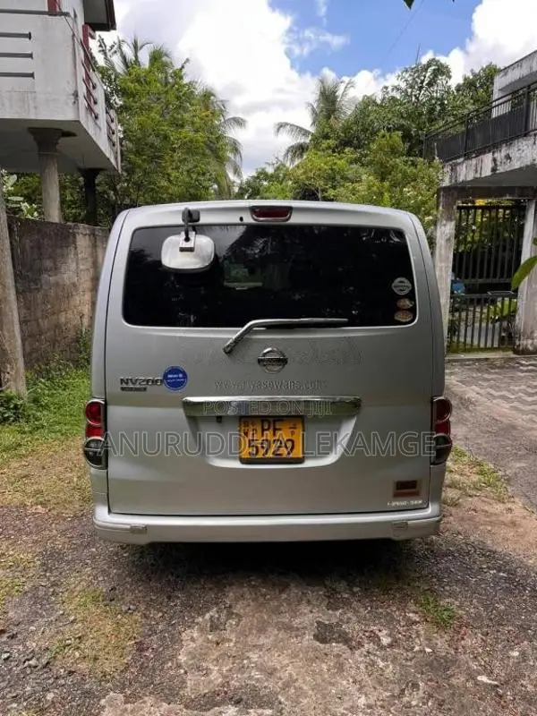 Nissan NV200 2010 Van (Used)