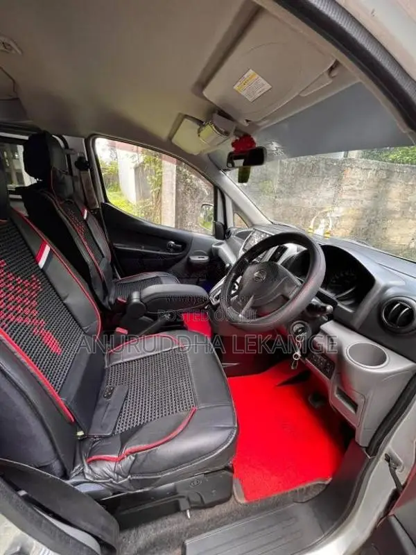 Nissan NV200 2010 Van (Used)