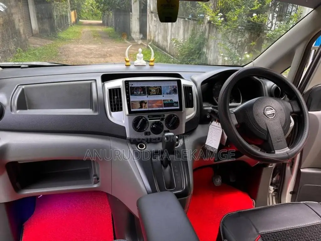 Nissan NV200 2010 Van (Used)