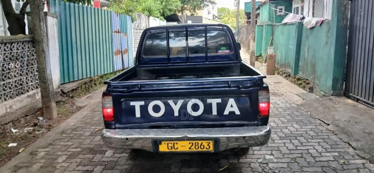 Toyota Hilux 2000 Pickup (Used)