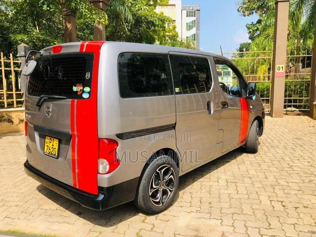 Nissan Nv200 Nissan 2014 Van (Used)
