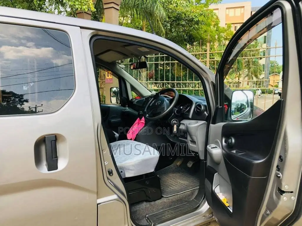 Nissan Nv200 Nissan 2014 Van (Used)