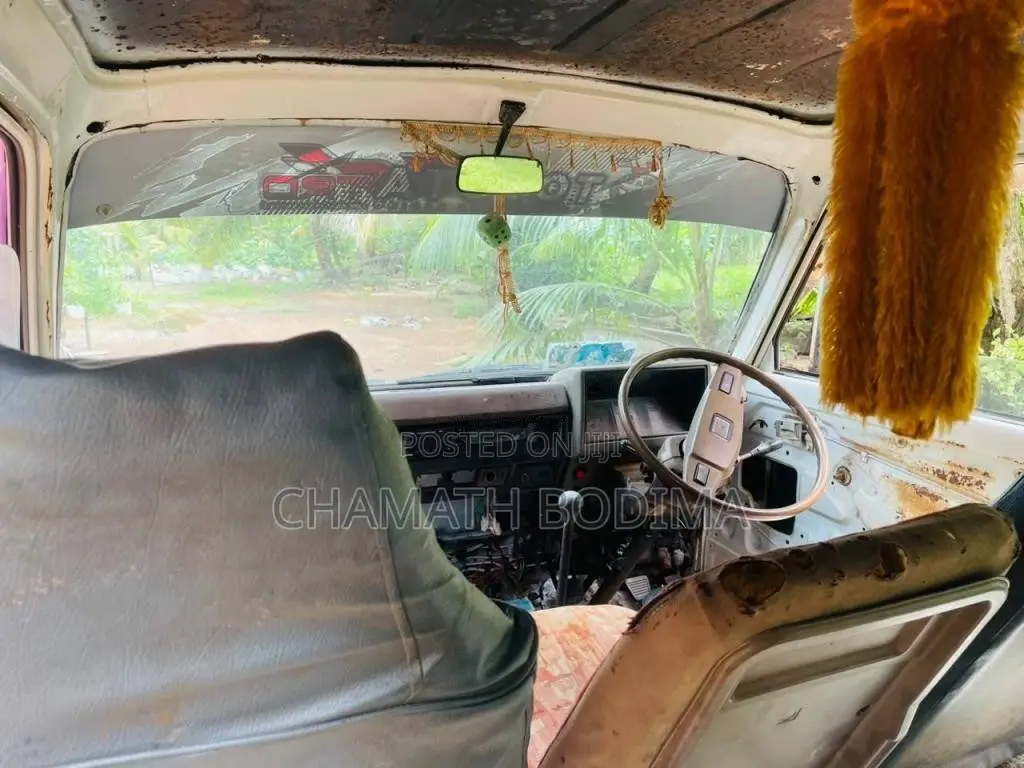 Toyota HIACE 1980 Van (Used)