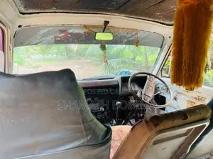 Toyota HIACE 1980 Van (Used)