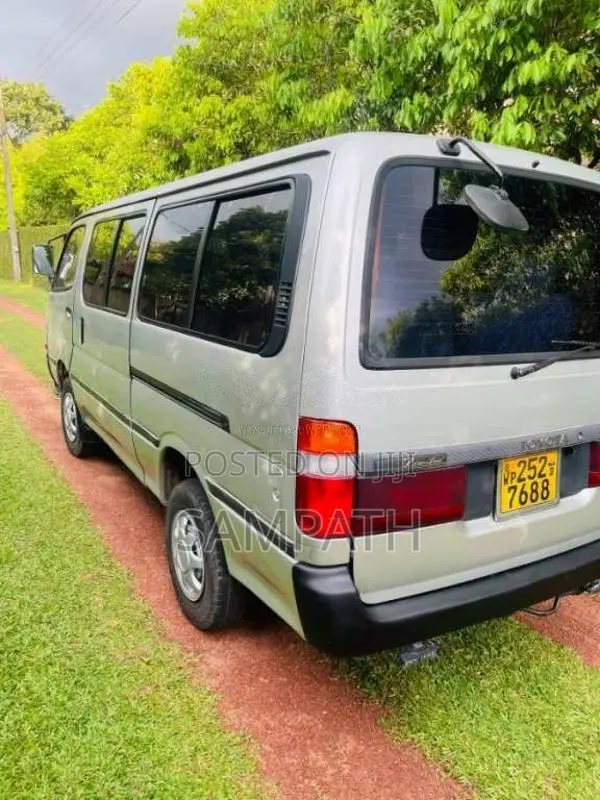 Toyota LH113 1999 Van (Used)