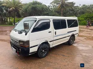 Toyota Dolphin 113 1993 Van (Used)