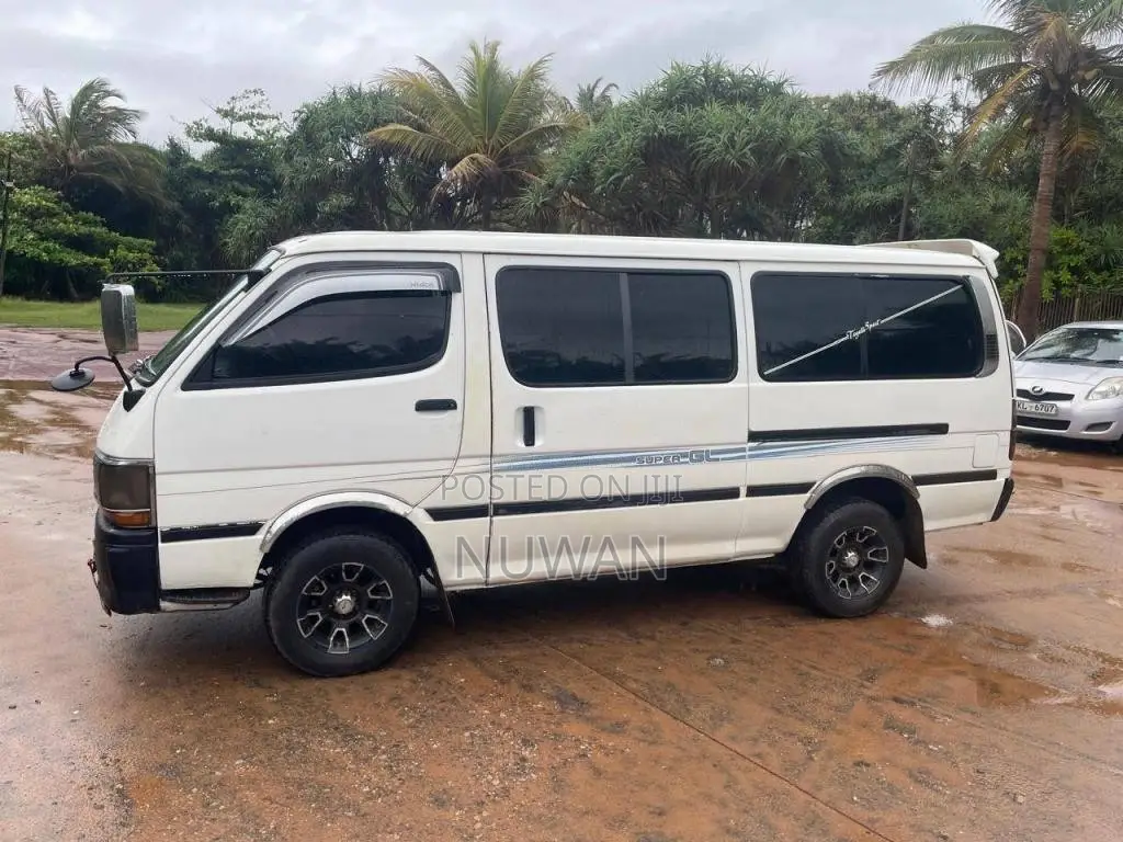 Toyota Dolphin 113 1993 Van (Used)