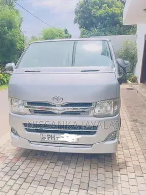 Toyota KDH 2012 Van (Used)