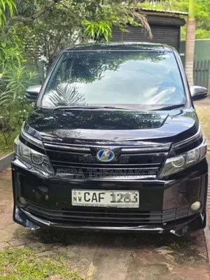 Toyota Voxy 2015 Van (Used)