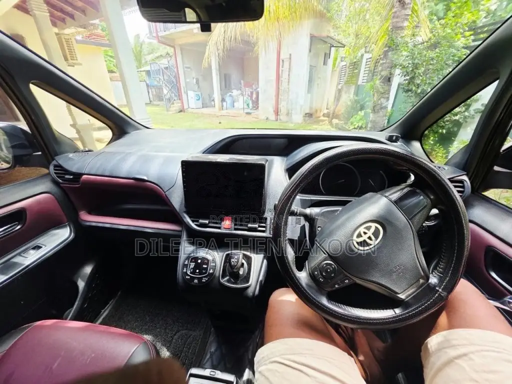 Toyota Voxy 2015 Van (Used)