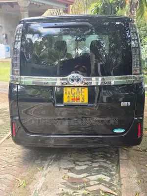 Toyota Voxy 2015 Van (Used)