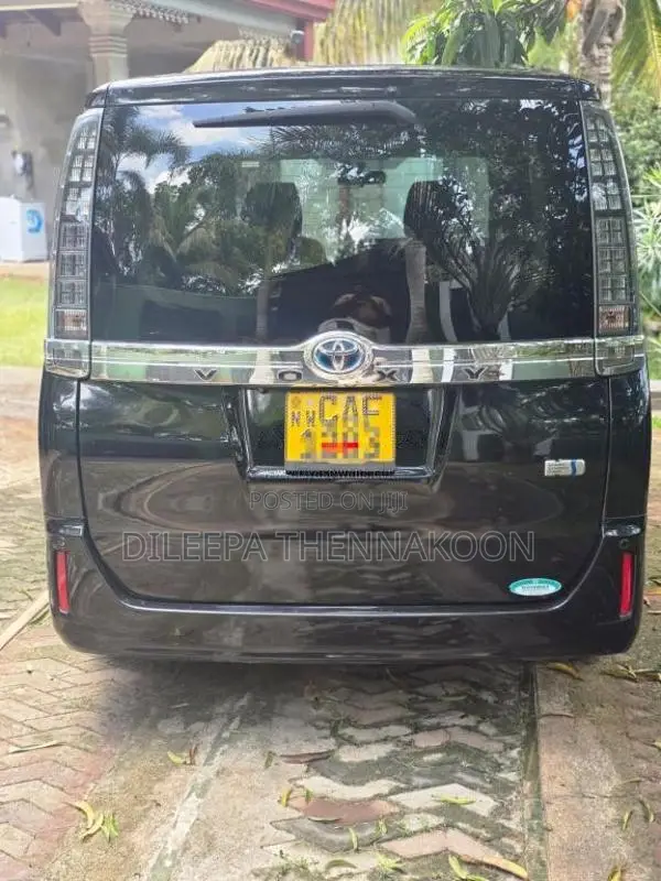 Toyota Voxy 2015 Van (Used)
