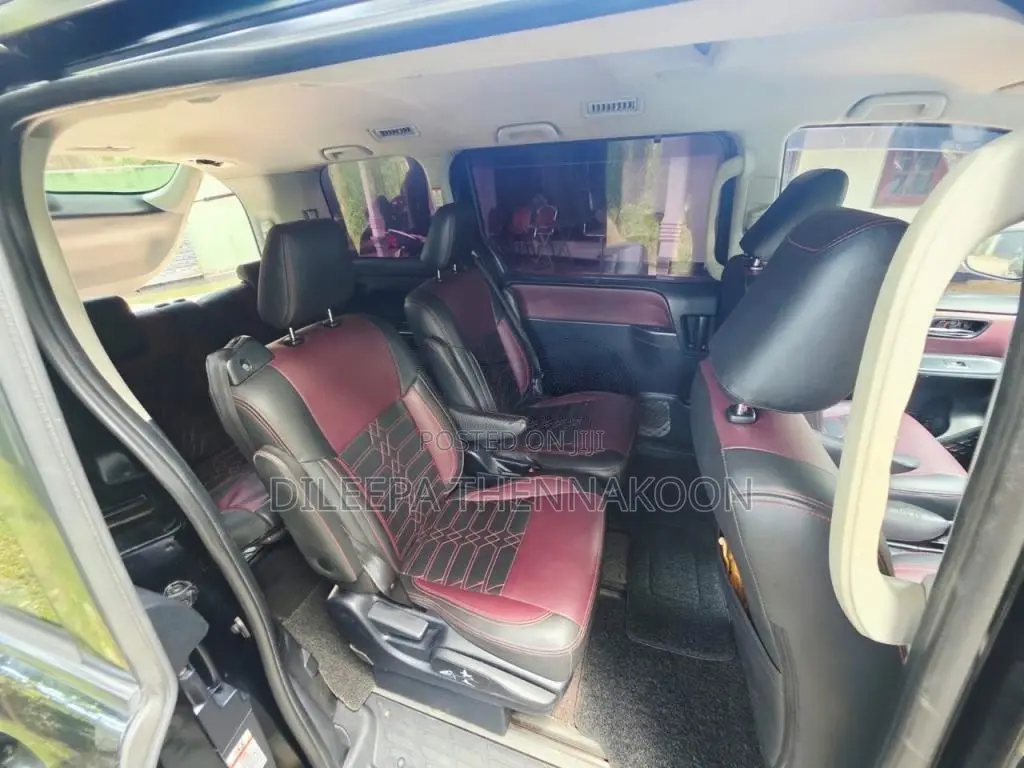 Toyota Voxy 2015 Van (Used)