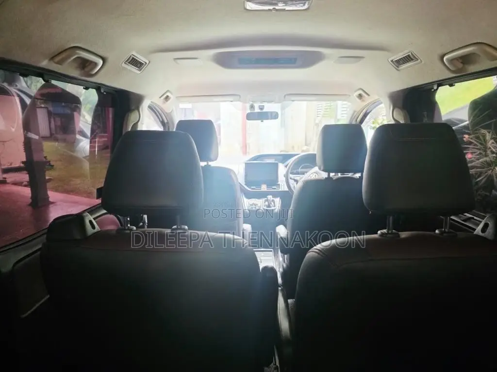 Toyota Voxy 2015 Van (Used)