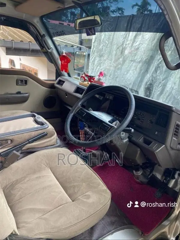 Nissan Caravan 1992 Van (Used)